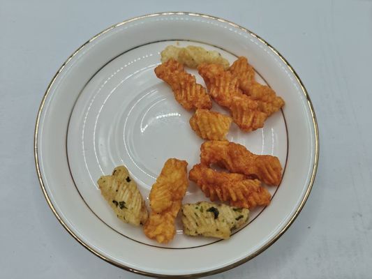 Các bánh giòn cơm hỗn hợp với hương vị nước biển và nước sốt đậu nành