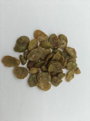 Bánh tỏi vàng đen được pha trộn với hạt đậu phông màu ngọc lam