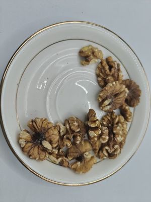 Các hạt đậu phộng không muối rang cao