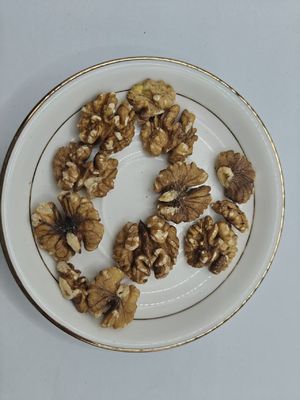 Các hạt đậu phộng không muối rang cao