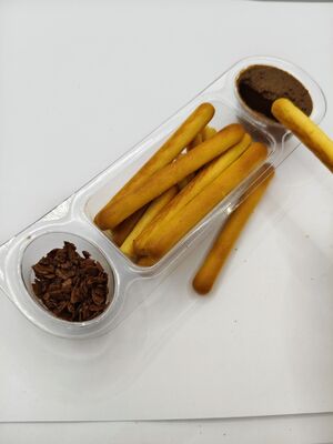 Bánh quy giòn chấm sô cô la hảo hạng với 22% chất rắn ca cao và muối hồng Himalaya trong túi hai ngăn niêm phong