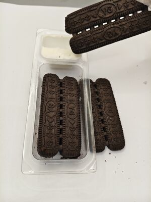 Bánh quy giòn chấm kem sữa với 35% chất rắn từ sữa và bao bì ngăn - Món ăn nhẹ lành mạnh giảm lactose