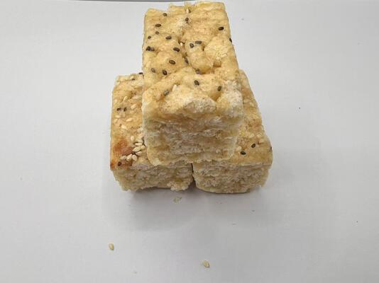 Bánh ngọt Saqima truyền thống Trung Quốc, món ăn nhẹ giòn tan, không hương vị nhân tạo, tốt cho lá lách và dạ dày