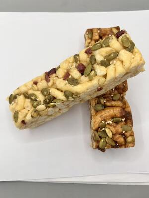 Chất dinh dưỡng ít chất béo Không có Sucrose Sachima Cây ăn nhẹ với hạt dưa chuột nho khô Cranberry cho người tiêu dùng có ý thức về sức khỏe