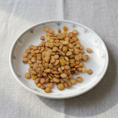 Đồ ăn nhẹ Edamame được phủ đốm với hương vị đốm mạnh mẽ, Edamame vỏ giòn, và protein thực vật cao