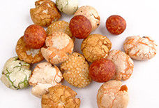 Trẻ em yêu thích vua Crackers bánh gạo và đậu phộng hỗn hợp đồ ăn nhẹ