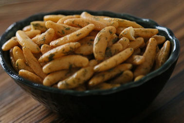 Rong biển Wasabi Hương vị Hình dạng lưỡi liềm Puffed Rice Cracker Mix Nhật Bản Sancks