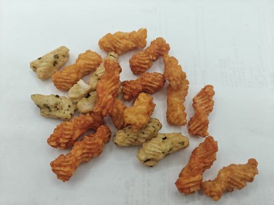 Các bánh giòn cơm hỗn hợp với hương vị nước biển và nước sốt đậu nành