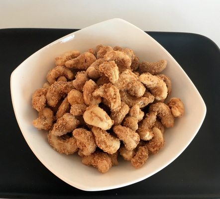 Hạt điều nướng than nướng được chứng nhận Kosher / Halal Tốt cho sức khỏe Đồ ăn nhẹ có hạt giòn và giòn